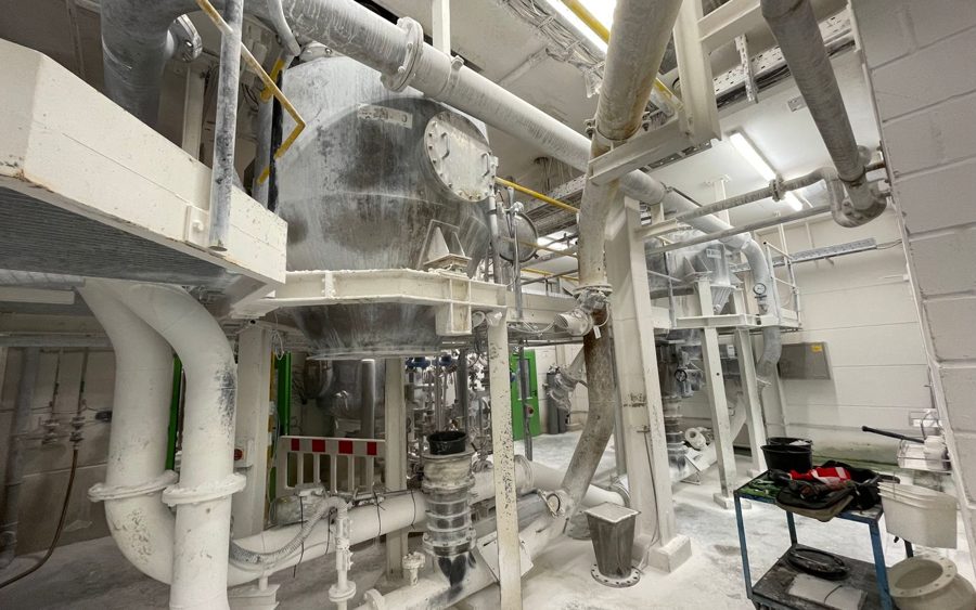 Installation and commissioning of a weighing system
